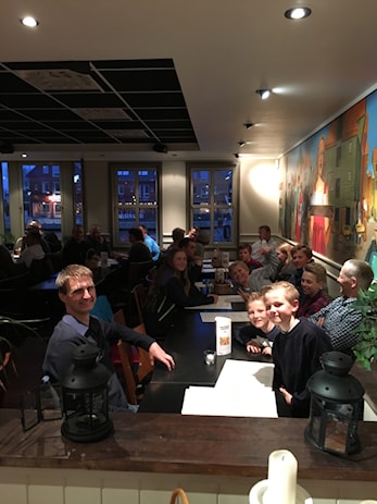Bowling og Pizza for alle aldre fredag 15 april